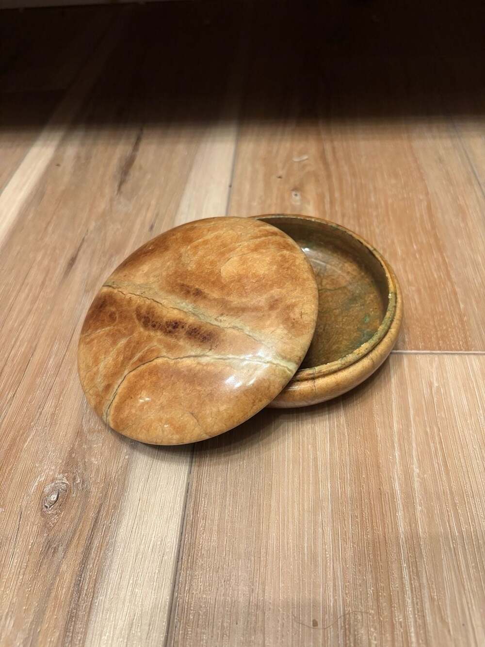 Vintage Italian Hand Carved Amber Gold Olive Green Alabaster Trinket Box
